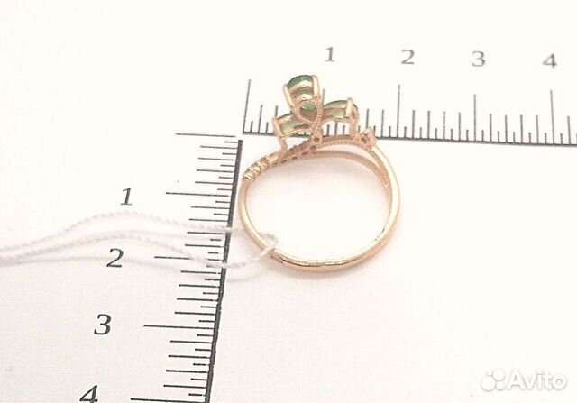 Кольцо с природным камнем Золото