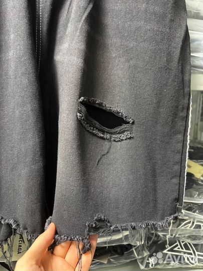 Шорты Balenciaga типо distressed