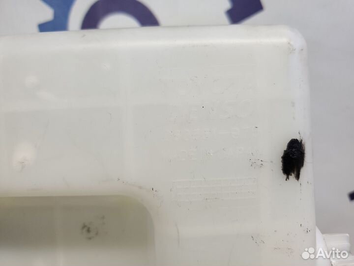 Бачок омывателя с моторчиком Toyota Mark II GX100