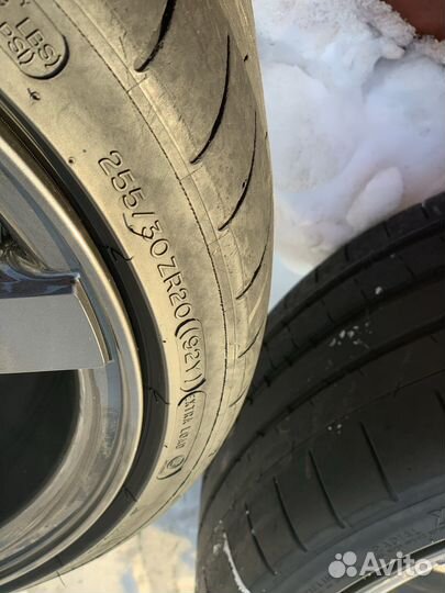 Michelin Pilot Super Sport 255/30 R20 и 305/25 R20