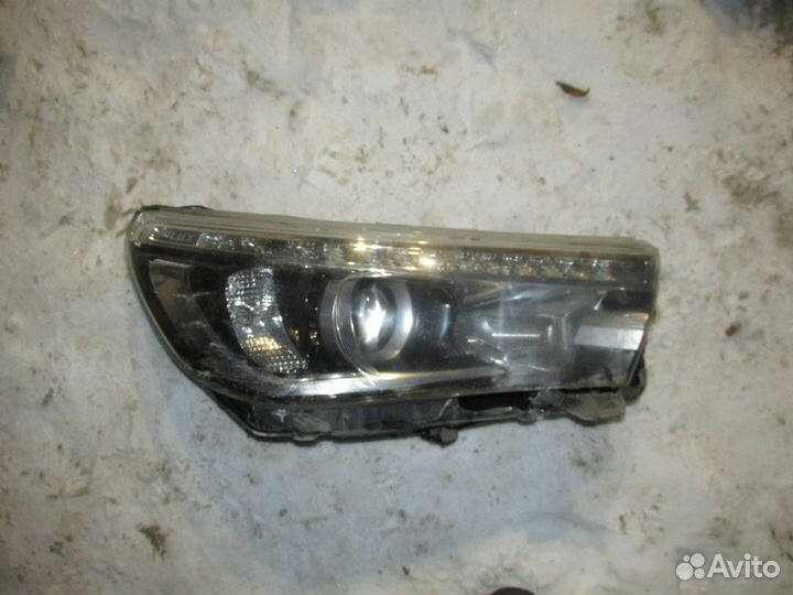 Фара правая Toyota Hilux с 2015 года