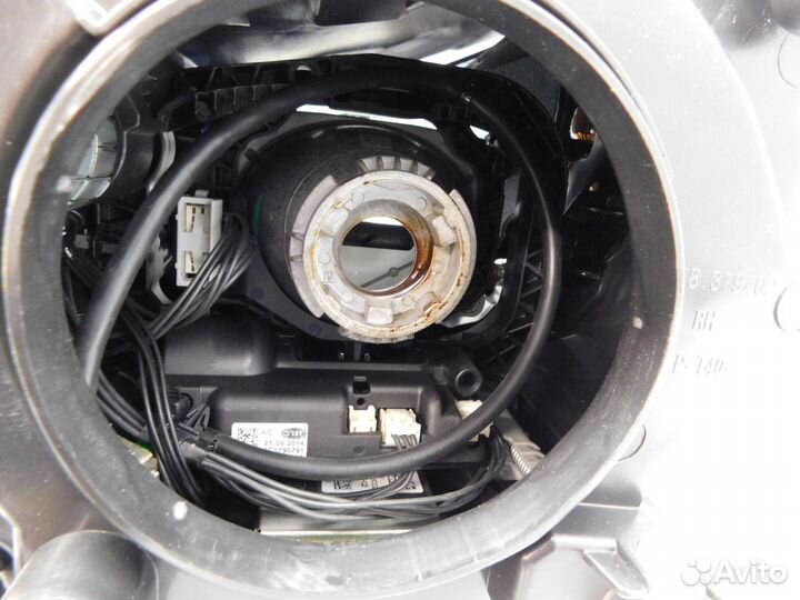 Фара правая Volkswagen Tiguan