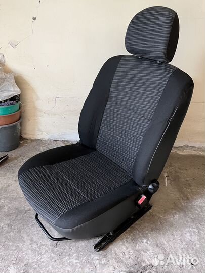 Сиденье Renault Logan 1(2011)