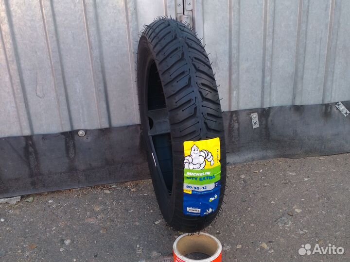 Шина 90 90 12 Мишлен на скутер