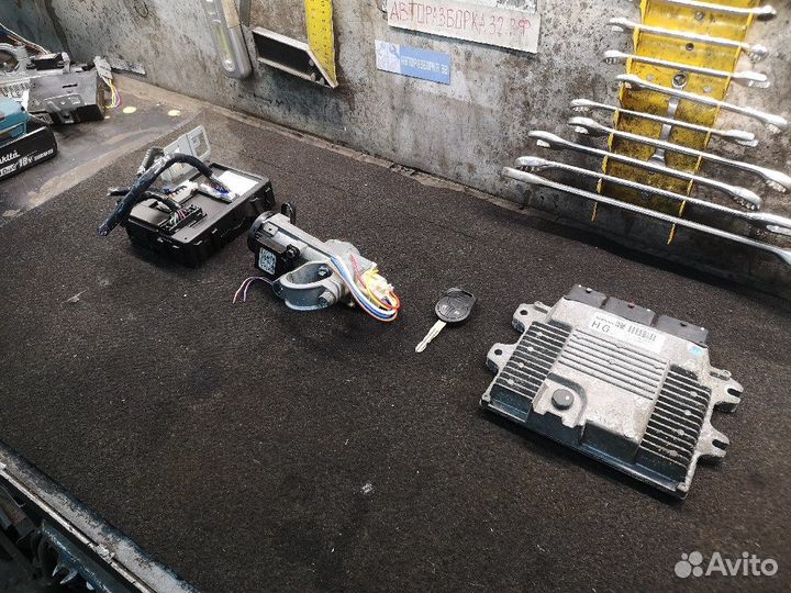 Блок управления двс, иммо Ниссан Жук 1.6 турбо