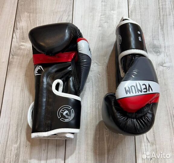 Боксерские перчатки