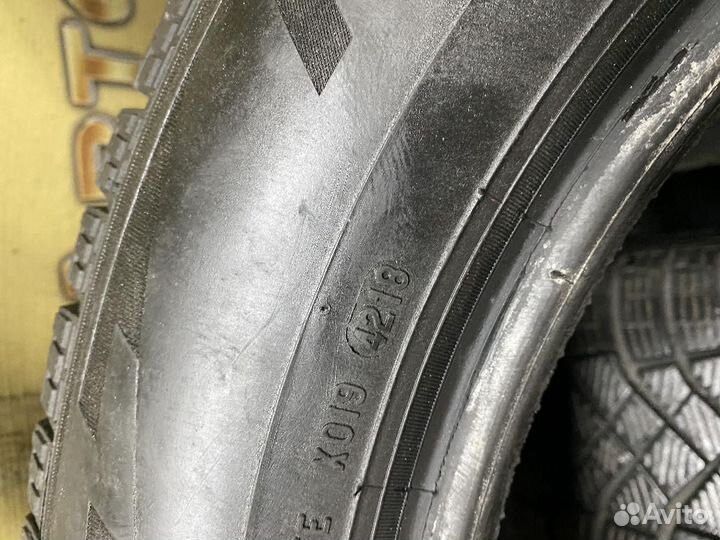 Pirelli Ice Zero FR 215/65 R17