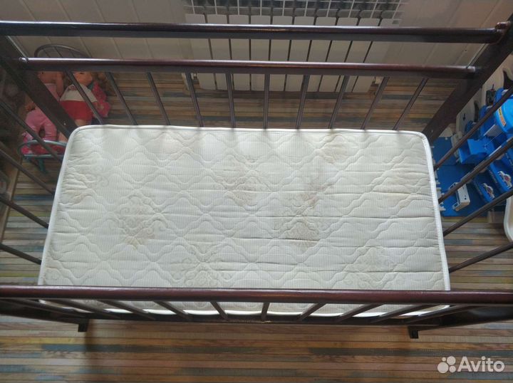 Кроватка детская с матрацом и пеленальным столиком