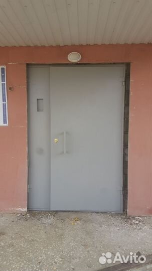 Металлическая дверь в подъезд