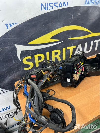 Блок предохранителей под капот Kia Carnival 3 G6DM