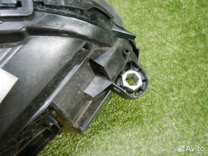 Фара левая Mercedes-Benz C-Class