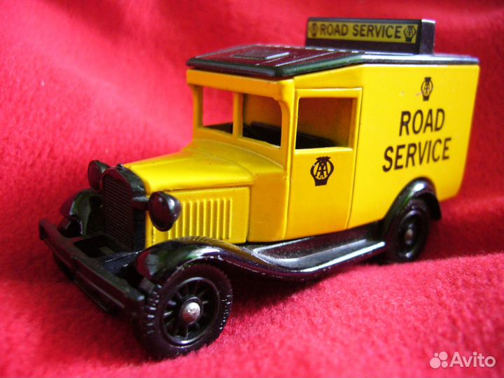 Желтая машинка Road service сделана в Англии