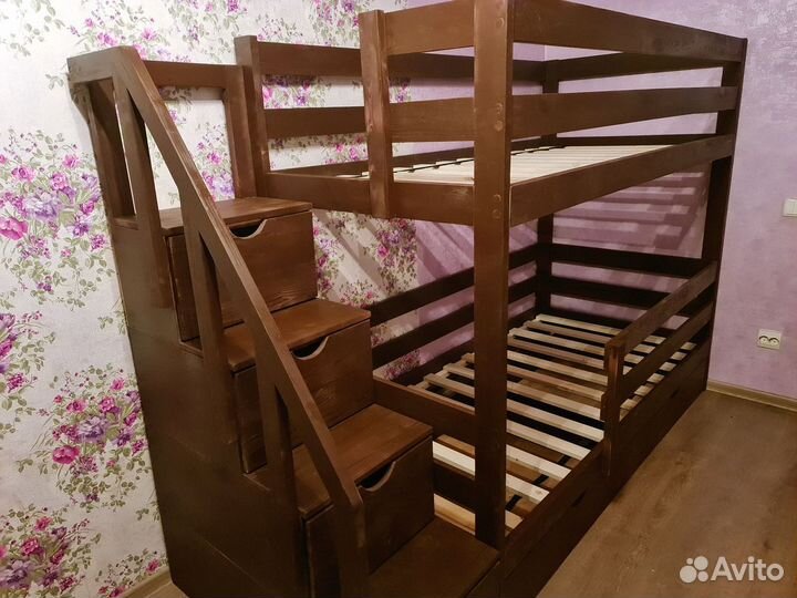 Детская двухъярусная кровать