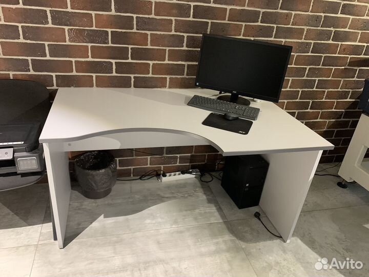 Стол для дома и офиса