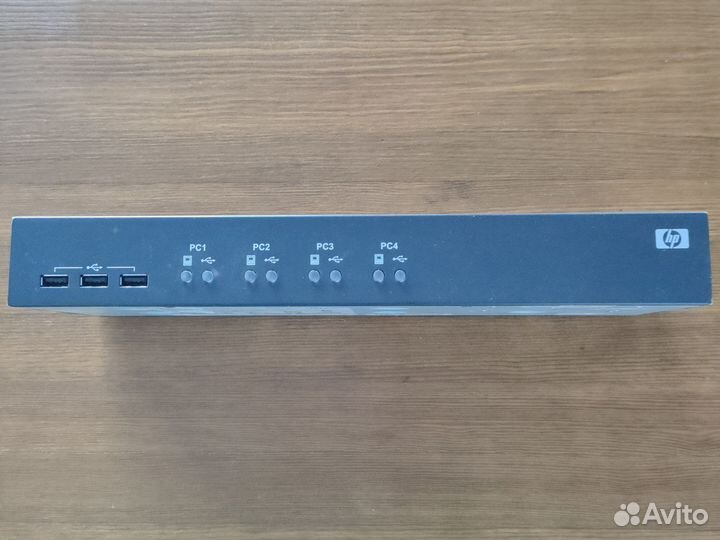 Консольный коммутатор HP 1X4 AF 611A
