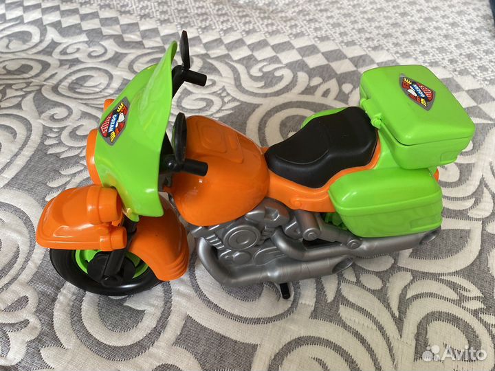 Вертолет и мотоцикл игрушечные