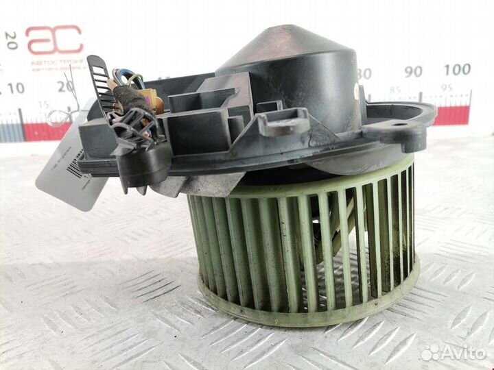 Моторчик печки для Volkswagen Passat 5 8D1820021B