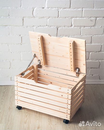 Сундук, ящик из массива дерева