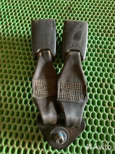 Фиксатор ремня задний левый Nissan Almera N16