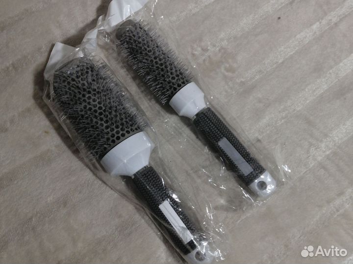 Расчёска для фена и пеньюар парикмахерская