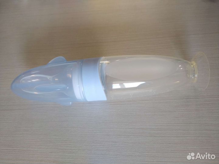 Бутылочка с ложкой для кормления силиконовая