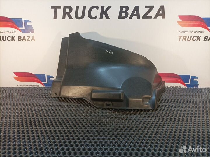 Накладка пневмотрубок правая Renault T