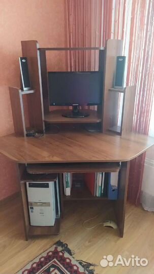 Компьютерный стол