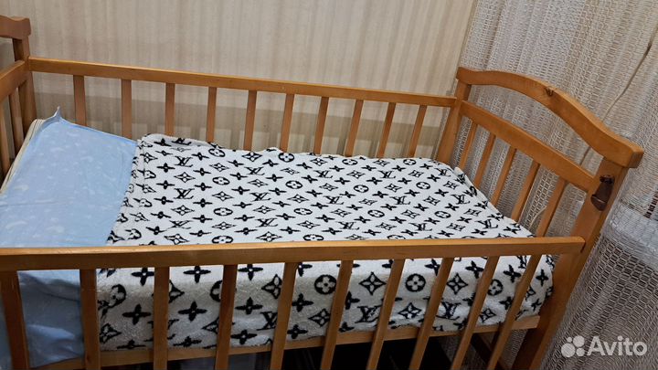 Детская кроватка