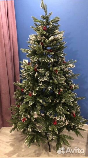 Елка с ягодами и подставкой