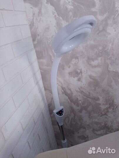 Лампа-лупа напольная