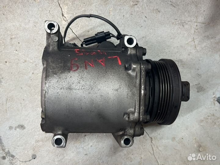 Компрессор кондиционера Mitsubishi Outlander CU4W