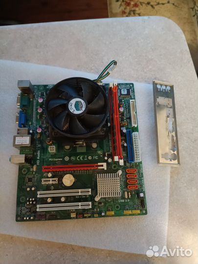 Материнская плата с процессором и памятью