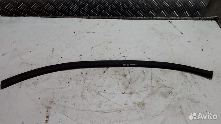 Уплотнитель стекла двери внутренний правый Audi Q5