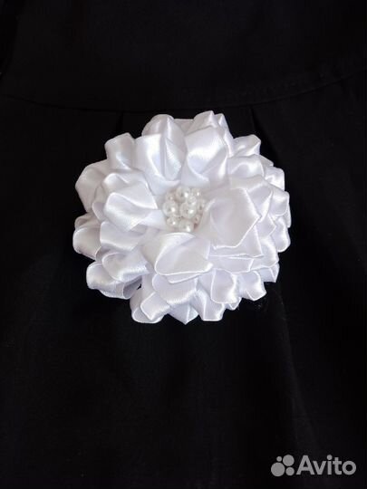 Белый бант на резинке