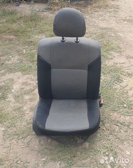 Сиденье переднее правое Renault Duster