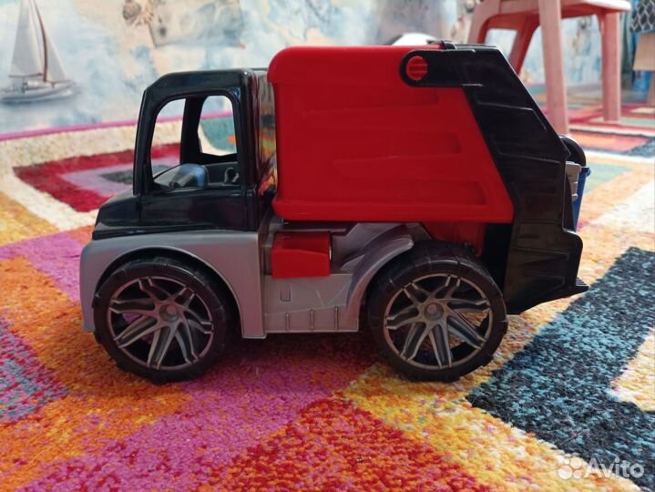 Мусоровоз с контейнером