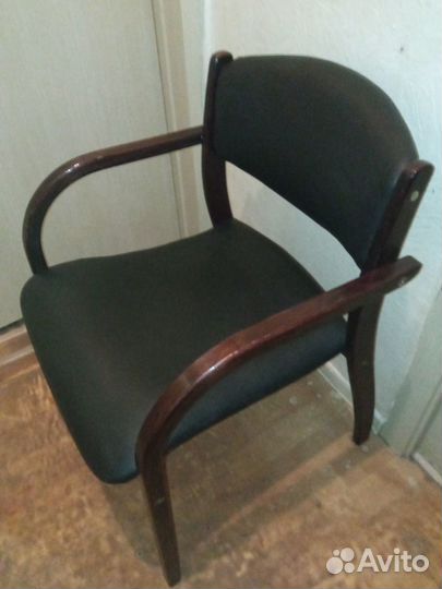 Стул переносной с жёсткими подлокотниками