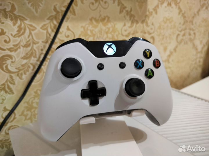 Microsoft Xbox One 500Gb + Игры