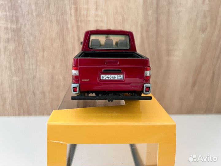 Модель автомобиля УАЗ пикап, масштаб 1/43