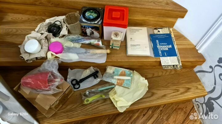 Утварь времен СССР коробкой