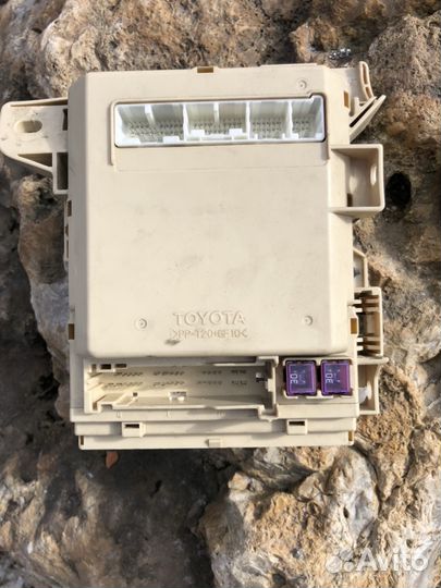 Блок предохранителей Камри v40