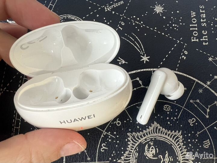 Один наушник huawei FreeBuds 4i белый