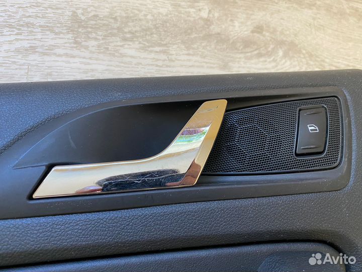 Обшивка двери задняя левая Skoda Yeti