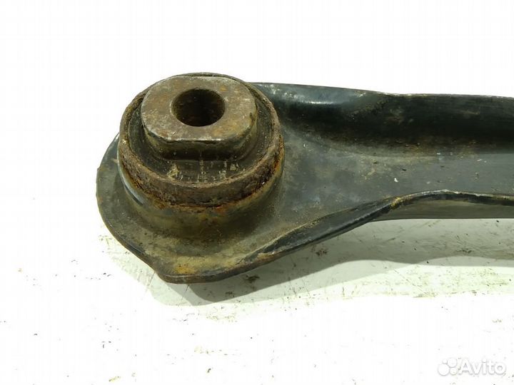 Передний поперечный рычаг задней подвески