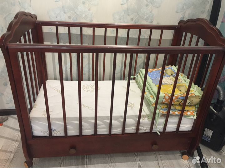 Детская кроватка 