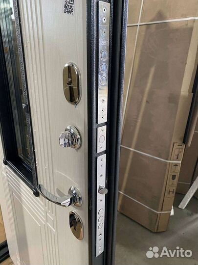 Дверь входная с ковкой