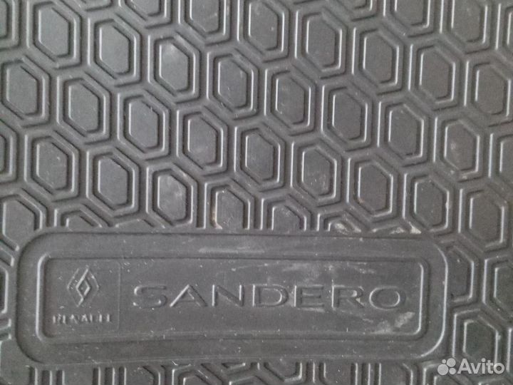Продам коврики в Рено сандеро степвей