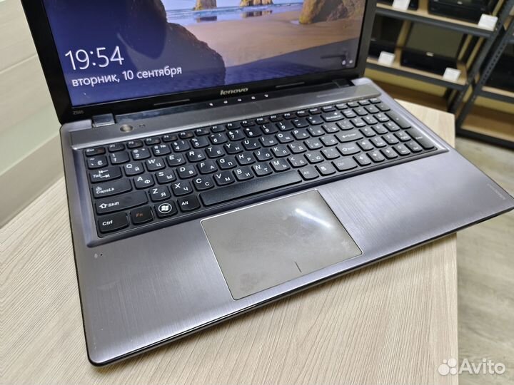 Lenovo z585(i5/4gb/2gb GPU)