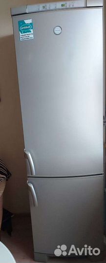 Холодильник двухкамерный Electrolux