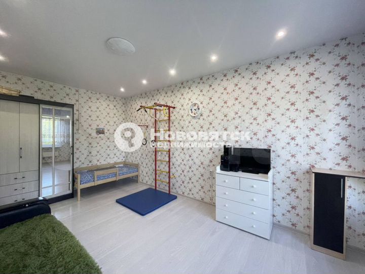 3-к. квартира, 80 м², 2/2 эт.